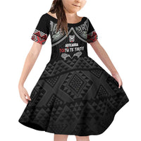 Aotearoa Toitu Te Tiriti Waitangi Family Matching Off Shoulder Short Dress and Hawaiian Shirt Proud To Be Maori LT01 Daughter's Dress Black - Polynesian Pride