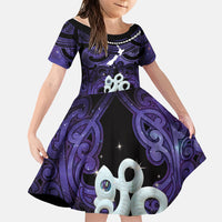 Personalised Maori Matariki Manaia Waiporoporo Family Matching Off Shoulder Maxi Dress and Hawaiian Shirt Maori Kowhaiwhai Pattern Galaxy LT01 Daughter's Dress Purple - Polynesian Pride