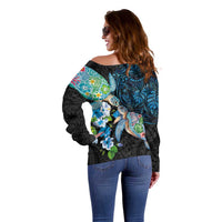 Hawaiian Couple Turtles Honi Off Shoulder Sweater Polynesian Art Motifs and Hibiscus Black Blue Color - Polynesian Pride