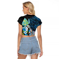 Hawaiian Couple Turtles Honi Raglan Cropped T Shirt Polynesian Art Motifs and Hibiscus Black Blue Color LT03 - Polynesian Pride