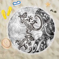 New Zealand Gecko Maori Art Tattoo Beach Blanket White Color