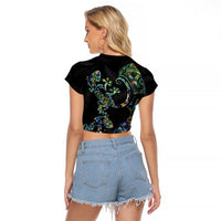 New Zealand Gecko Maori Art Tattoo Raglan Cropped T Shirt Silver Fern and Paua Shell Mode