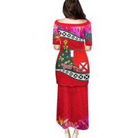 Custom Wallis and Futuna Christmas Family Matching Puletasi Dress and Hawaiian Shirt Santa Claus Holding Coat of Arms Polynesian Xmas Style LT03 - Polynesian Pride