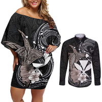 Hawaiian Whale and Kanaka Maoli Symbol Couples Matching Off Shoulder Short Dress and Long Sleeve Button Shirt Hibiscus with Hawaii Map and Polynesian Tattoo Grayscale Color
