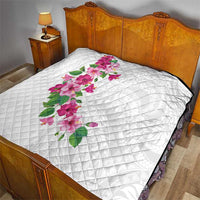 Hawaiian Hibiscus and Art Polynesian Tattoo Quilt White Color