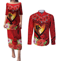 Hawaii Valentine Day Couples Matching Puletasi and Long Sleeve Button Shirt Couple on Beach mix Hibiscus and Polynesian Tattoo LT03 Red - Polynesian Pride