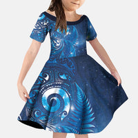 Aotearoa New Zealand New Year Family Matching Off Shoulder Maxi Dress and Hawaiian Shirt Tribal Koru Tattoo Blue Galaxy Maori Silver Fern LT03 Daughter's Dress Blue - Polynesian Pride