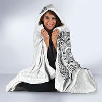 Aotearoa Moko Tribal Tattoo Hooded Blanket New Zealand Maori Penguin and Fantail White Color LT03 - Polynesian Pride