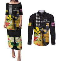 Hawaii King Kamehameha Day Couples Matching Puletasi and Long Sleeve Button Shirt Kanaka Maoli Hibiscus Flower and Kakau Pattern LT03 Black - Polynesian Pride