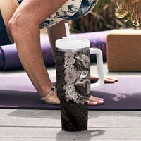 Hawaiian Plumeria and Hibiscus with Turtles Tumbler With Handle Polynesian Art Grayscale - Polynesian Pride