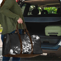 Hawaii Honu Travel Bag Polynesian Curves Plumeria Grayscale - Polynesian Pride
