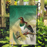 New Zealand Pigeon Kereru Garden Flag Maori Fern Art Green Gradient - Polynesian Pride