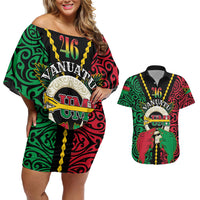 Vanuatu 46th Independence Day Couples Matching Off Shoulder Short Dress and Hawaiian Shirt Long God Yumi Stanap Wild Boar LT05 Black - Polynesian Pride