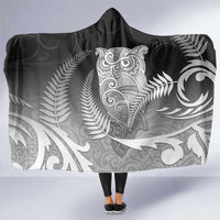 New Zealand Aotearoa Ruru Hooded Blanket Maori Fern Art Black