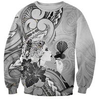 Aotearoa Maori Wahine Sweatshirt Fantail Bird Black Gold Marble