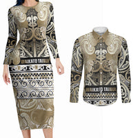 Aotearoa Iwi Waikato Tainui Couples Matching Long Sleeve Bodycon Dress and Long Sleeve Button Shirt Maori Wharenui House Tribal Pattern LT9 Light Gold - Polynesian Pride