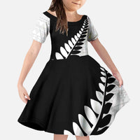 New Zealand Silver Fern Niho Taniwha Family Matching Off The Shoulder Long Sleeve Dress and Hawaiian Shirt LT9 Daughter's Dress Black - Polynesian Pride