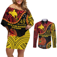 Personalised Papua New Guinea 49th Anniversary Couples Matching Off Shoulder Short Dress and Long Sleeve Button Shirt Hapi De bilong Indipendens Papua Niugini LT9 Black - Polynesian Pride