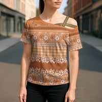 Hawaiian Hibiscus Honu Cross Shoulder Shirt Gold Mele Kalikimaka Palaka Spirit - Polynesian Pride