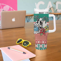 Hawaiian Skull Surfs Tumbler With Handle Mele Kalikimaka Palaka Quilt Pattern - Polynesian Pride