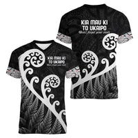 Kia Mau Ki To Ukaipo Women V-Neck T-Shirt Te Reo Maori Koru Fern Art