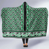 New Zealand Maori Niho Taniwha Hooded Blanket Kakariki Mangopare and Puhoro Pattern