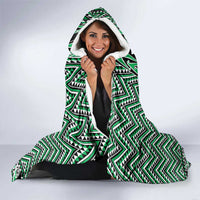 New Zealand Maori Niho Taniwha Hooded Blanket Kakariki Mangopare and Puhoro Pattern