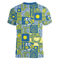 Palau Ungil Kurismas Women V-Neck T-Shirt Pacific Patchwork Xmas Vibes - Polynesian Pride