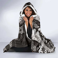 Hawaii Puakenikeni and Maile Lei Hooded Blanket Black Japanese Wave Style - Polynesian Pride