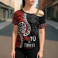 Honour The Treaty New Zealand Cross Shoulder Shirt Toitu Te Tiriti Ake Ake Ake - Polynesian Pride