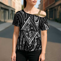 New Zealand Maori Taniko Cross Shoulder Shirt Black Kowhaiwhai Puhoro - Polynesian Pride