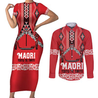 Toitu Te Tiriti Waitangi Couples Matching Short Sleeve Bodycon Dress and Long Sleeve Button Shirt Red Wharenui House LT9 Red - Polynesian Pride