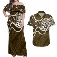Aloha Hawaii Kalo Pikake Lei Couples Matching Off Shoulder Maxi Dress and Hawaiian Shirt Chest Tattoo Gold Hawaiian Pattern LT14 Gold - Polynesian Pride
