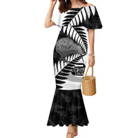 New Zealand Silver Fern Curling Personalised Family Matching Mermaid Dress and Hawaiian Shirt Aotearoa Kiwi Ponga Black White Version LT14 Mom's Dress Black - Polynesian Pride