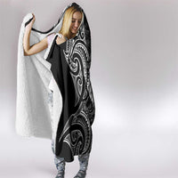 New Zealand Hammerhead Shark Hooded Blanket Maori Haehae Mangopare Black - Polynesian Pride