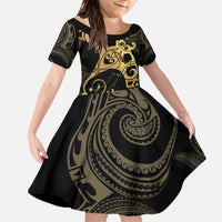 Black And Gold Aotearoa Whai Family Matching Short Sleeve Bodycon Dress and Hawaiian Shirt NZ Stingrays Maori Curves Style LT14 Daughter's Dress Gold - Polynesian Pride