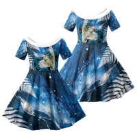 Sulphur-crested Cockatoo New Zealand Christmas In July Family Matching Off Shoulder Short Dress and Hawaiian Shirt NZ Aroha Koru Fern Marble Vibes LT14 Daughter's Dress Blue - Polynesian Pride