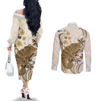 Brown And White Hawaii Chameleon Couples Matching Off The Shoulder Long Sleeve Dress and Long Sleeve Button Shirt Plumeria Polynesian Tribal Art LT14 - Polynesian Pride