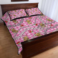 Pink Palaka Hawaii Mele Kalikimaka Quilt Bed Set Ohia Lehua Shell Leis Funny Gingerbread Santa - Polynesian Pride