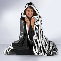 New Zealand Darts Hooded Blanket Aotearoa Maori Its In My DNA Black - Polynesian Pride