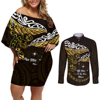 New Zealand Matariki Couples Matching Off Shoulder Short Dress and Long Sleeve Button Shirt Maori New Year Silver Fern And Lizard - Gold LT14 Gold - Polynesian Pride