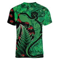 New Zealand Gecko Christmas Women V-Neck T-Shirt Meri Kirihimete Paua Shell Mix Pohutukawa