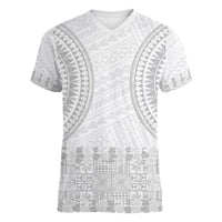 Niue White Sunday Women V-Neck T-Shirt Tapu Fanau Ia Puakenikeni Hiapo Pattern - Polynesian Pride