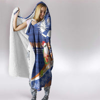 Marshall Islands Christmas Hooded Blanket Beachy Santa Monono ilo raaneoan Nejin - Polynesian Pride