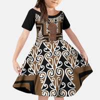 Wahaika New Zealand Kid Short Sleeve Dress Maori Weapon Kowhaiwhai Fern Poutama Motifs LT14 KID Brown - Polynesian Pride