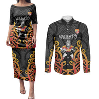 Waikato Custom Rugby New Zealand Couples Matching Puletasi and Long Sleeve Button Shirt Aotearoa Maori Pukana Tiki Mascot
