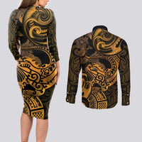 New Zealand Tuatara Couples Matching Long Sleeve Bodycon Dress and Long Sleeve Button Shirt Aotearoa Maori Clematis Flowers - Gold LT14 - Polynesian Pride