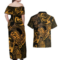 New Zealand Tuatara Couples Matching Off Shoulder Maxi Dress and Hawaiian Shirt Aotearoa Maori Clematis Flowers - Gold