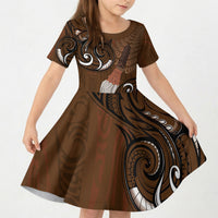 New Zealand Taiaha Kid Short Sleeve Dress Maori Weapon Silver Fern Maori Pattern LT22 KID Brown - Polynesian Pride