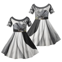 New Zealand Fantail Bird Family Matching Summer Maxi Dress and Hawaiian Shirt Maori Piwakawaka Kowhai Maori Pattern LT22 Daughter's Dress Grey - Polynesian Pride
